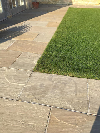 Raj Green Riven Sandstone Rock Faced Coping